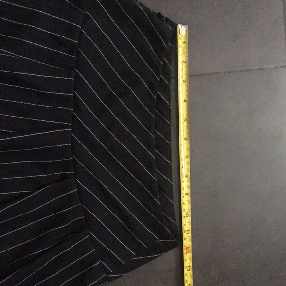 Pleated skirt🖤🤍 - Picture 3 of 6